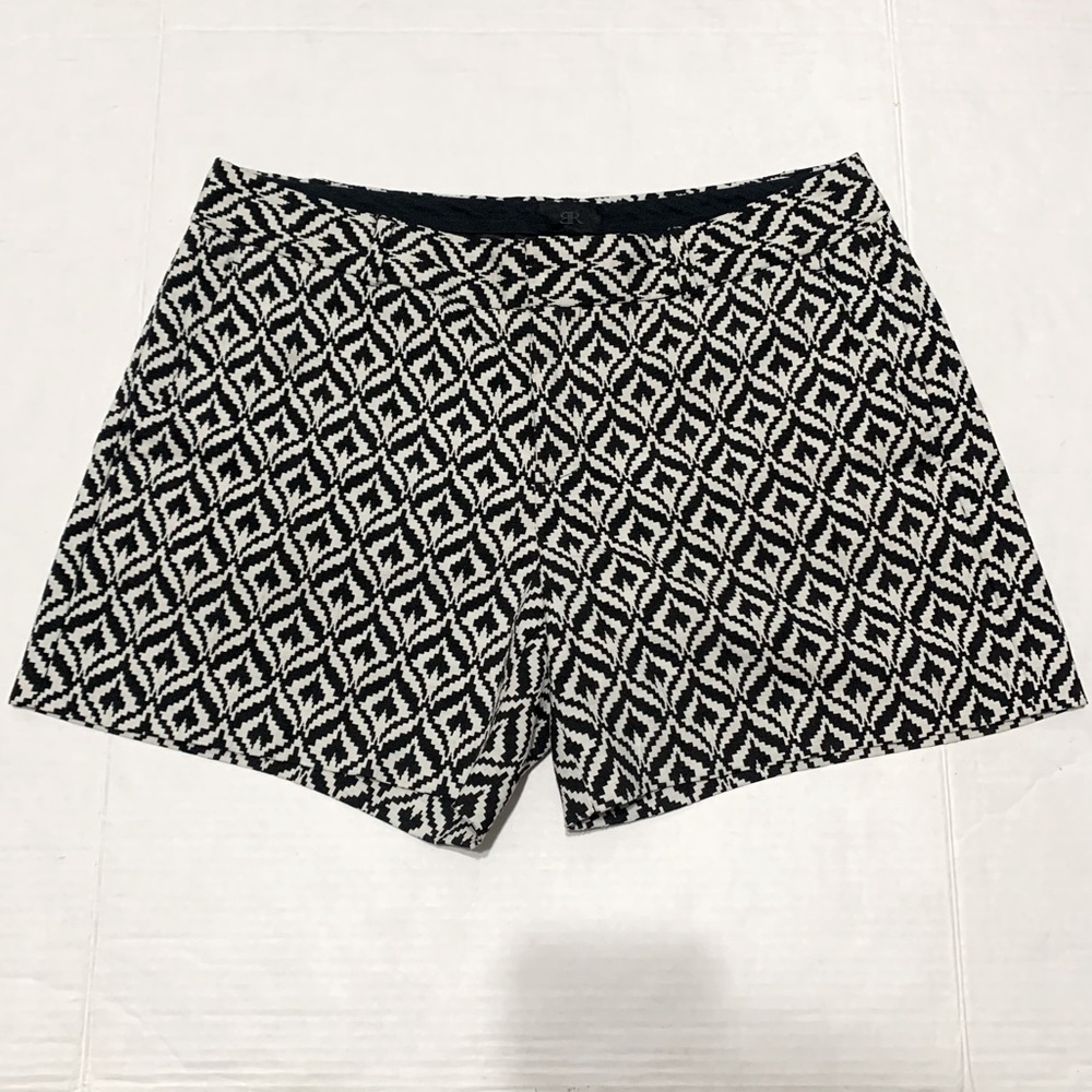 BANANA REPUBLIC 🔹 Women's Shorts in Black Ivory Geometric Pattern NWOT - Size 6